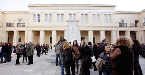 Συνεχίζεται η ένταση στο ΕΚΠΑ - Φοιτητές στο γραφείο του Πρύτανη