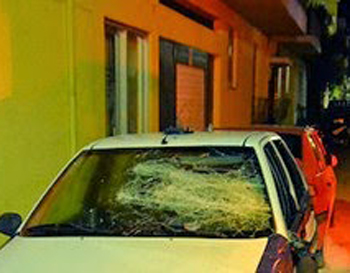 Εσπασαν περιπολικά στο Μεσολόγγι - επίθεση στην Αστυνομική Διεύθυνση