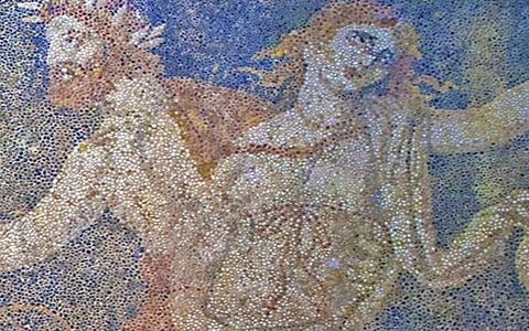 Αποκαλύφθηκε -νεαρή και κοκκινομάλλα- η Περσεφόνη