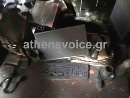 Φωτιά στα γραφεία της Athens Voice (εικόνες)