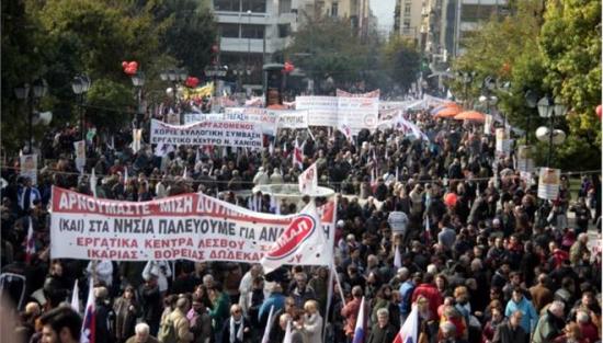 Χιλιάδες κόσμου στο συλλαλητήριο του ΠΑΜΕ στο Σύνταγμα