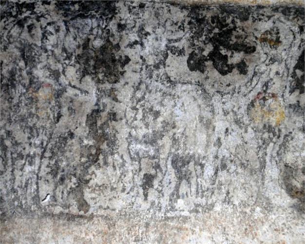 Αμφίπολη: Ανδρικές και γυναικείες μορφές ζωγραφισμένες στα επιστύλια του τάφου