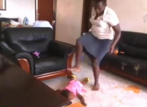 Ενοχη η νταντά που ξυλοκόπησε μωρό στην Ουγκάντα