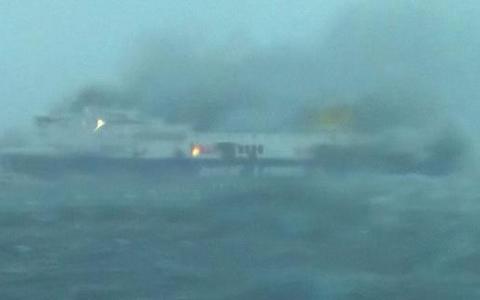 Επιχείρηση αεροδιακομιδής επιβατών απ' το φλεγόμενο «Νόρμαν Ατλάντικ»