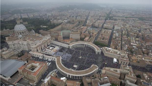 Δωρεάν μπάνιο, κούρεμα και ξύρισμα θα προσφέρει το Βατικανό στους άστεγους της Ρώμης
