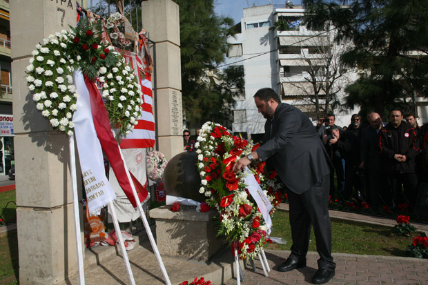 Σε κλίμα συγκίνησης τελέστηκε το μνημόσυνο για τα 21 θύματα της Θύρας 7