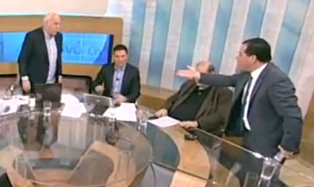 Έχει κουράσει το σκετσάκι Παπαδάκη - Αδωνη