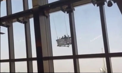 Εφιάλτης στον 91ο όροφο ουρανοξύστη για δύο καθαριστές τζαμιών (βίντεο)