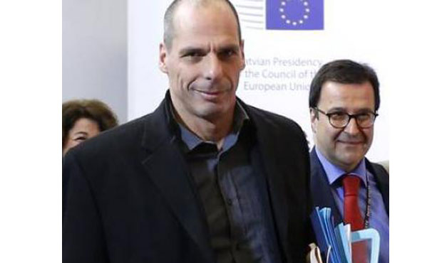Bloomberg: Σκληρές εκφράσεις κατά Βαρουφάκη στο Eurogroup