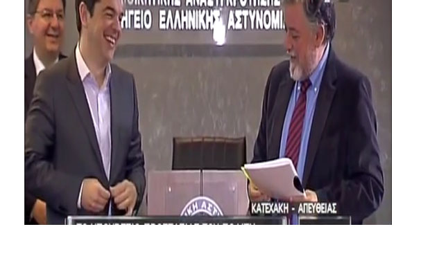 Το δώρο και το "δωράκι" του Πανούση στον Τσίπρα (βίντεο)