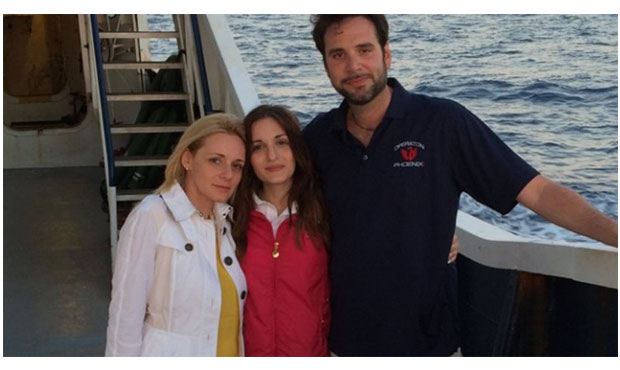 Οικογένεια Ιταλών «οργώνει» τη Μεσόγειο με το σκάφος της και σώζει μετανάστες