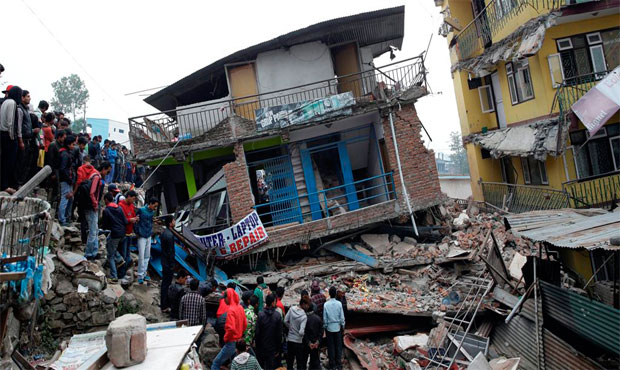 Τραγωδία στο Νεπάλ: Ξεπερνούν τους 2.000 οι νεκροί