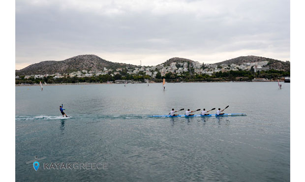 Τετραπλά καγιάκ και Wakeboards στο Μικρολίμανο