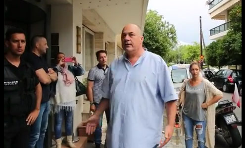 Απίστευτο υβρεολόγιο Μπέου για Παπανδρέου και... έξω από την αίθουσα