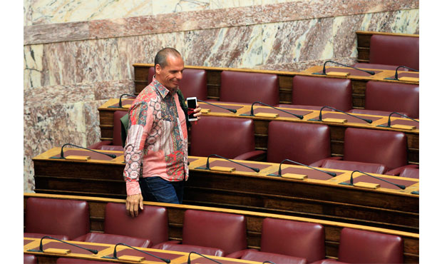 Το ροζ πουκάμισο του Βαρουφάκη που προκάλεσε σχόλια στη Βουλή