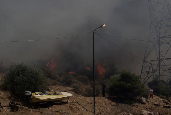 Συνεχίζεται ο εφιάλτης στη Νεάπολη Λακωνίας - Αναζωπυρώθηκε η φωτιά