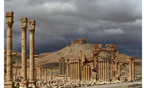 Ο ISIS αποκεφάλισε υπέργηρο αρχαιολόγο και τρέμασε το πτώμα στην πλατεία