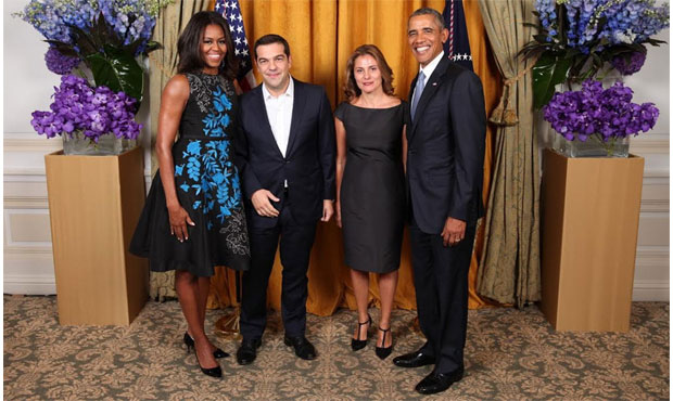Η αναμνηστική φωτογραφία του ζεύγους Τσίπρα με Ομπάμα και Μισέλ