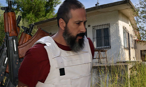 «Καθαρά» τα όπλα που βρέθηκαν σε σπίτι του Πετρακάκου στο Βόλο