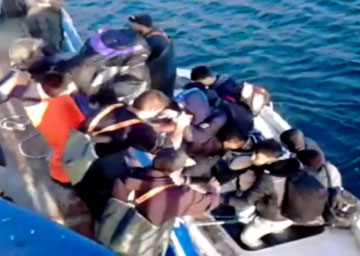 Η ηρωική προσπάθεια των ψαράδων της Λέσβου που έσωσαν 41 μετανάστες (βίντεο)