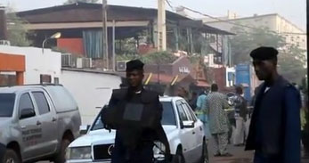 Μάλι: Ενοπλοι κρατούν ομήρους σε ξενοδοχείο