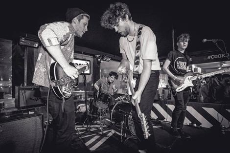 Άδοξο τέλος για τους Viola Beach