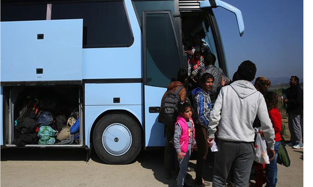 Φεύγουν πρόσφυγες από την Ειδομένη